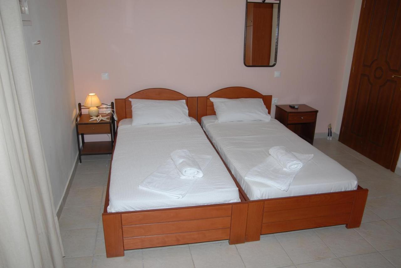 קמנה וורלה Tsertos Apartments חדר תמונה