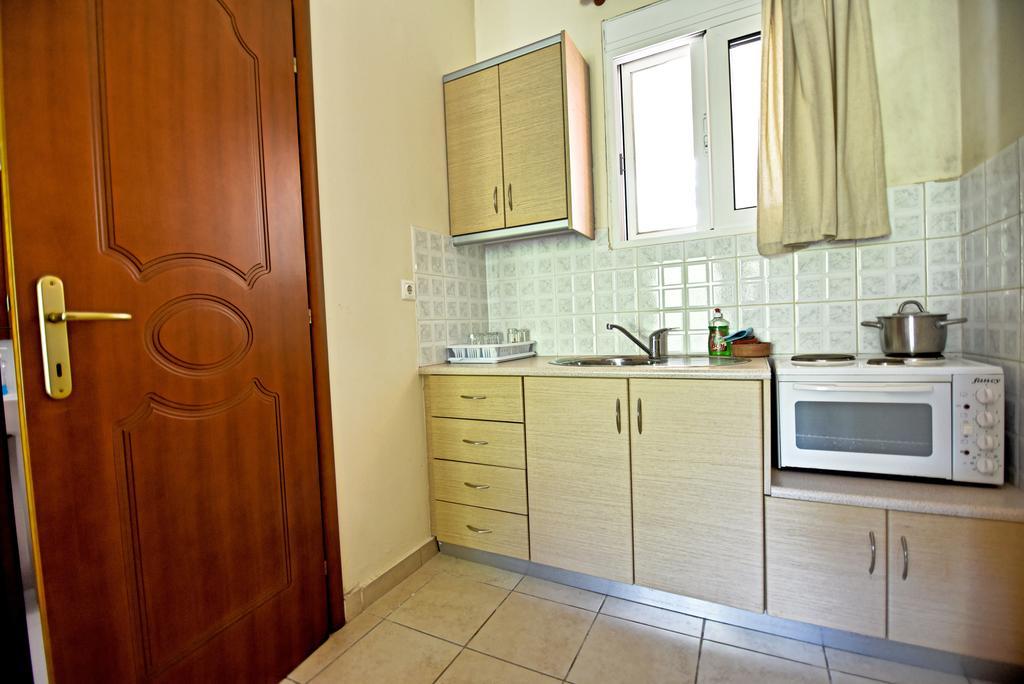 קמנה וורלה Tsertos Apartments מראה חיצוני תמונה