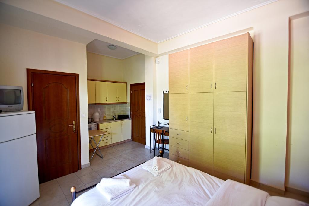 קמנה וורלה Tsertos Apartments מראה חיצוני תמונה