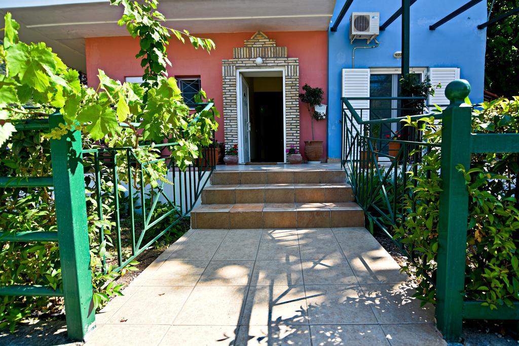 קמנה וורלה Tsertos Apartments מראה חיצוני תמונה