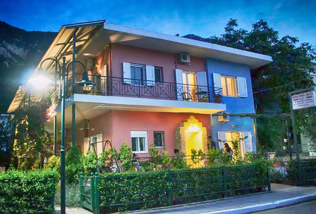 קמנה וורלה Tsertos Apartments מראה חיצוני תמונה